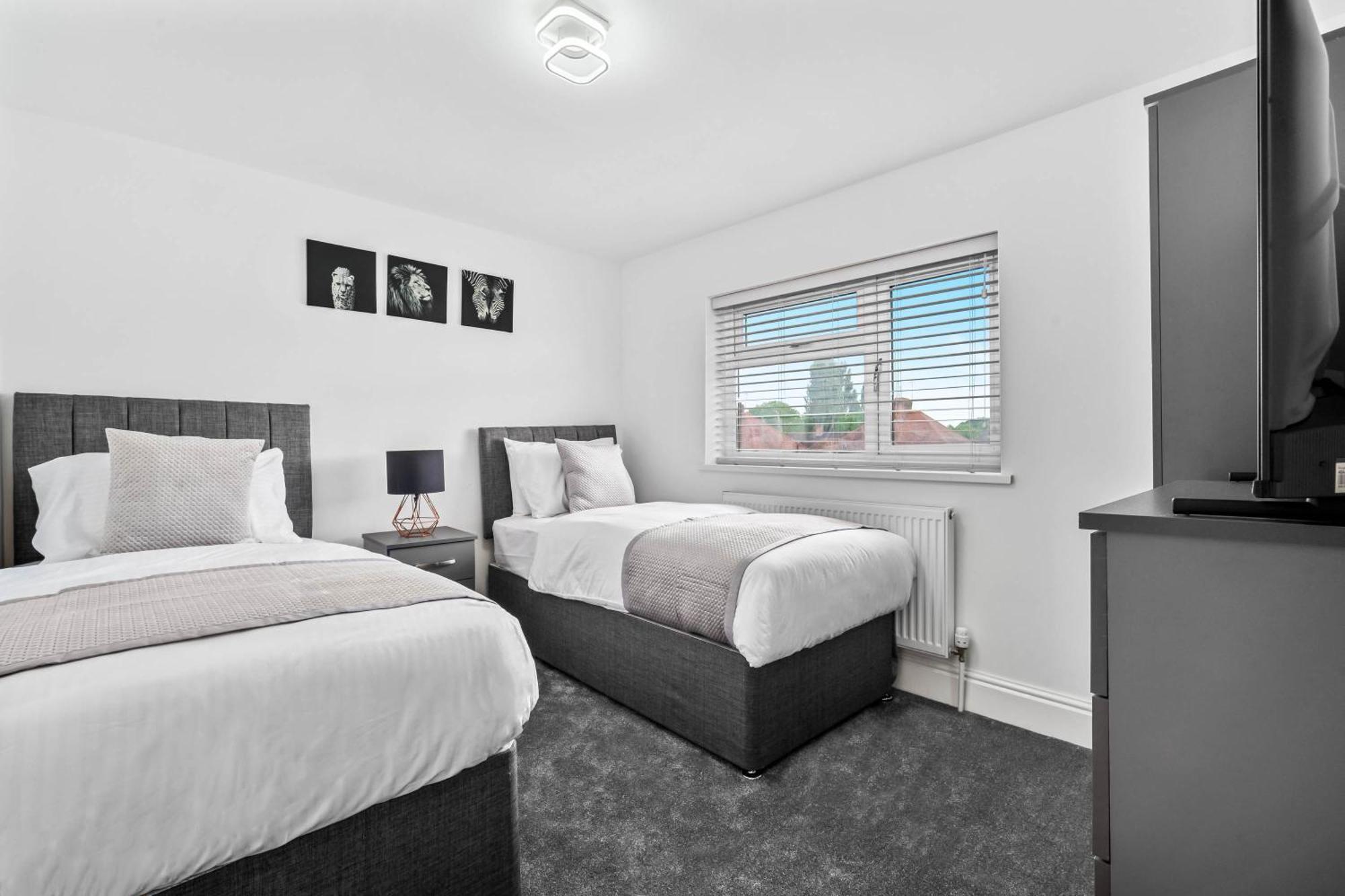5 Bedroom House Solihull 10 Mins Drive From Bhx & Nec Private Off Road Parking Birmingham Exterior photo